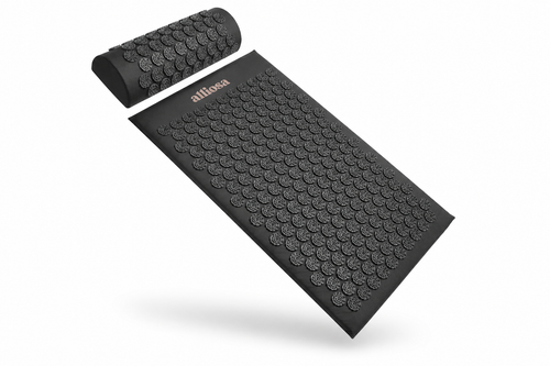 Alliosa acupressure mat and pillow set in black with organic cotton cover